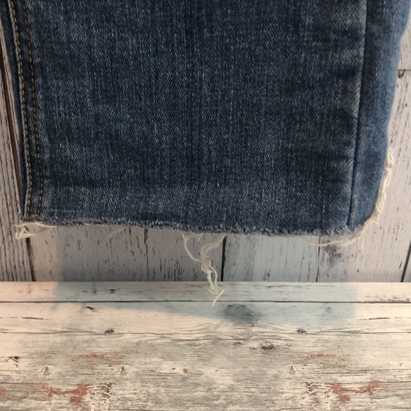 Dereon Frayed Hem Ankle Jeans 3/4 - Picture 2 of 10
